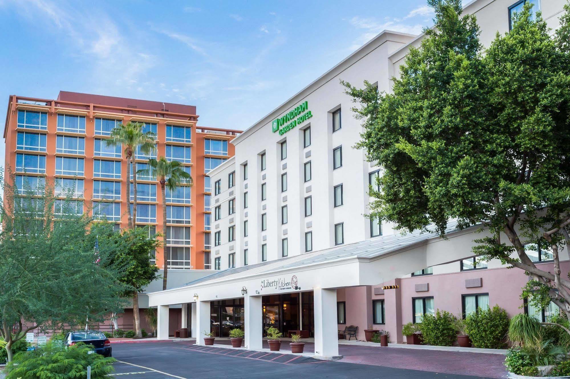 Midtown Garden Inn Phoenix Exterior photo